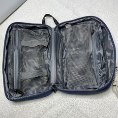 Brookstone Split Travel Storage Tech Travel Shave Bag Black 10 x 6.5 x 4 Inches