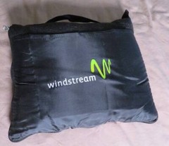 Portable Foldable Convenient Thin TRAVEL BLANKET Windstream Handle Cozy Zip